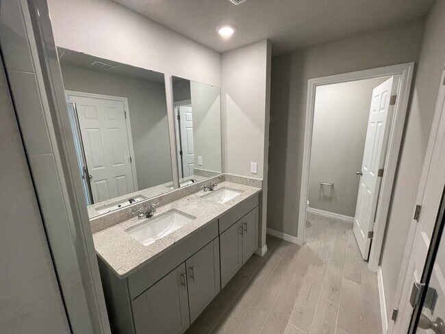 Building Photo - 513 Legacy Lp