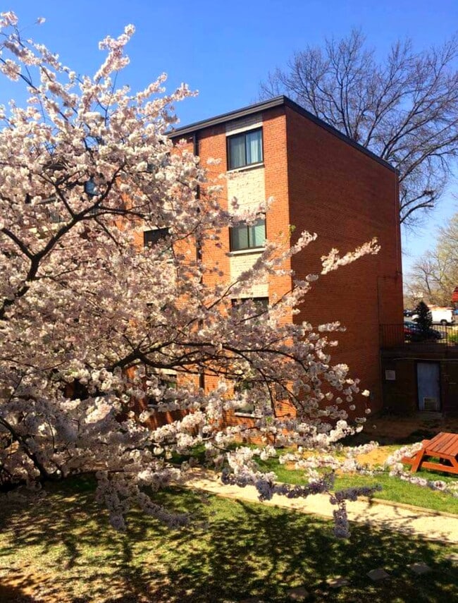 Building Photo - 3230 S 28th St