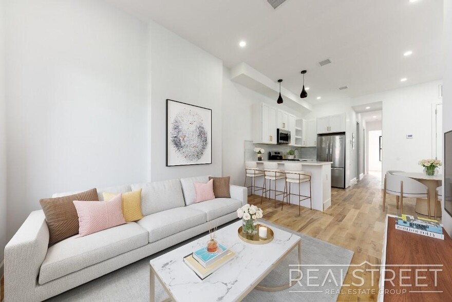 Building Photo - STUNNING TRUE 4 BED 2 BATH IN PRIME BUSHWICK TOWNHOUSE