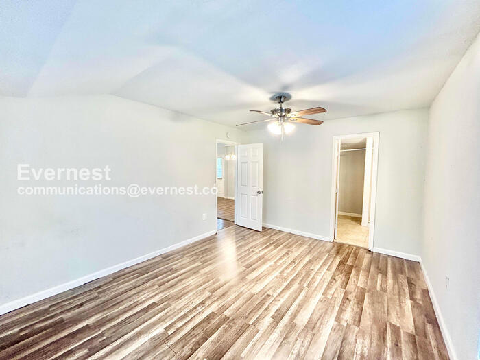 Building Photo - 10425 Ferguson Rd