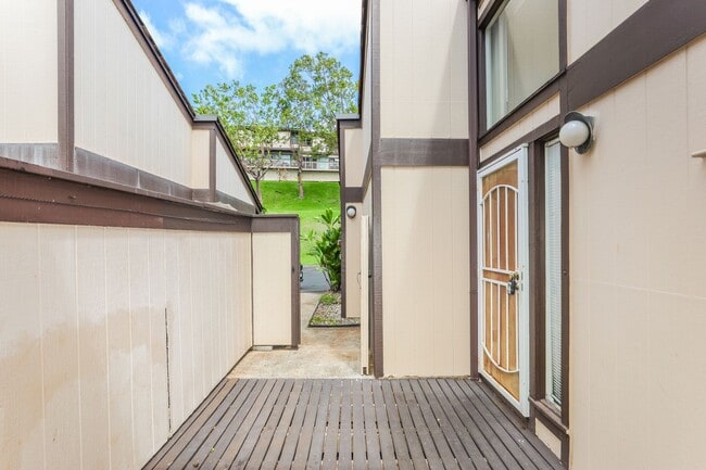 Building Photo - 98-1070-1070 Komo Mai Dr