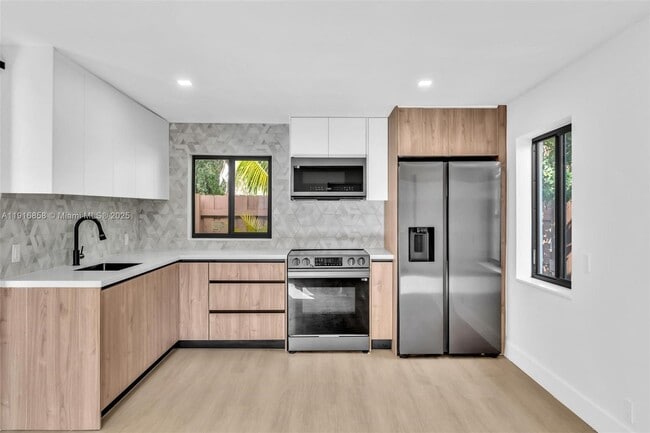 Building Photo - 1123 NE 1st Ave.