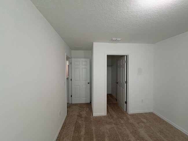 Building Photo - 4 bedroom 2.5 Bath House on Oakland Trails...