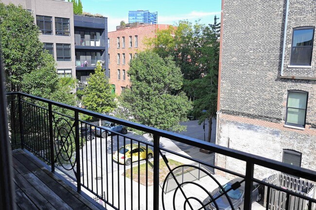 Building Photo - 529 N Racine Ave