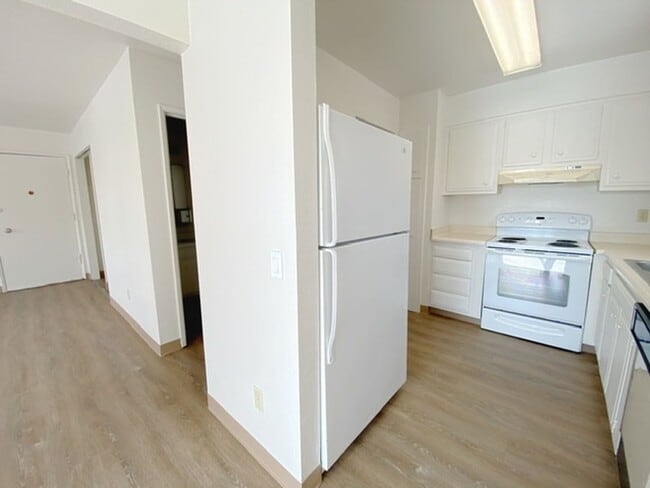 Building Photo - 3909 Malaspina Cir