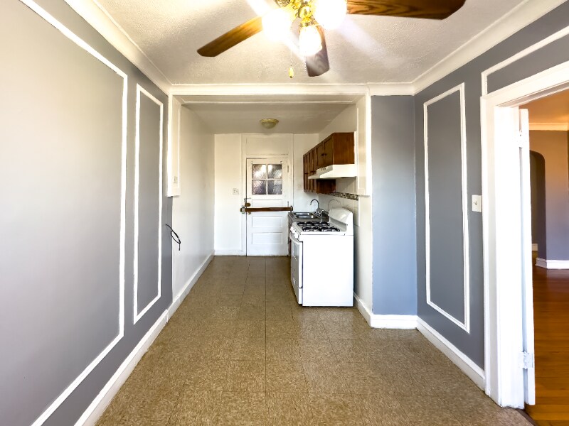 Building Photo - 1553 W 83rd St