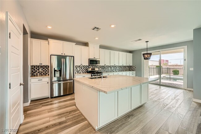 Building Photo - 5990 Viscaya Grv St