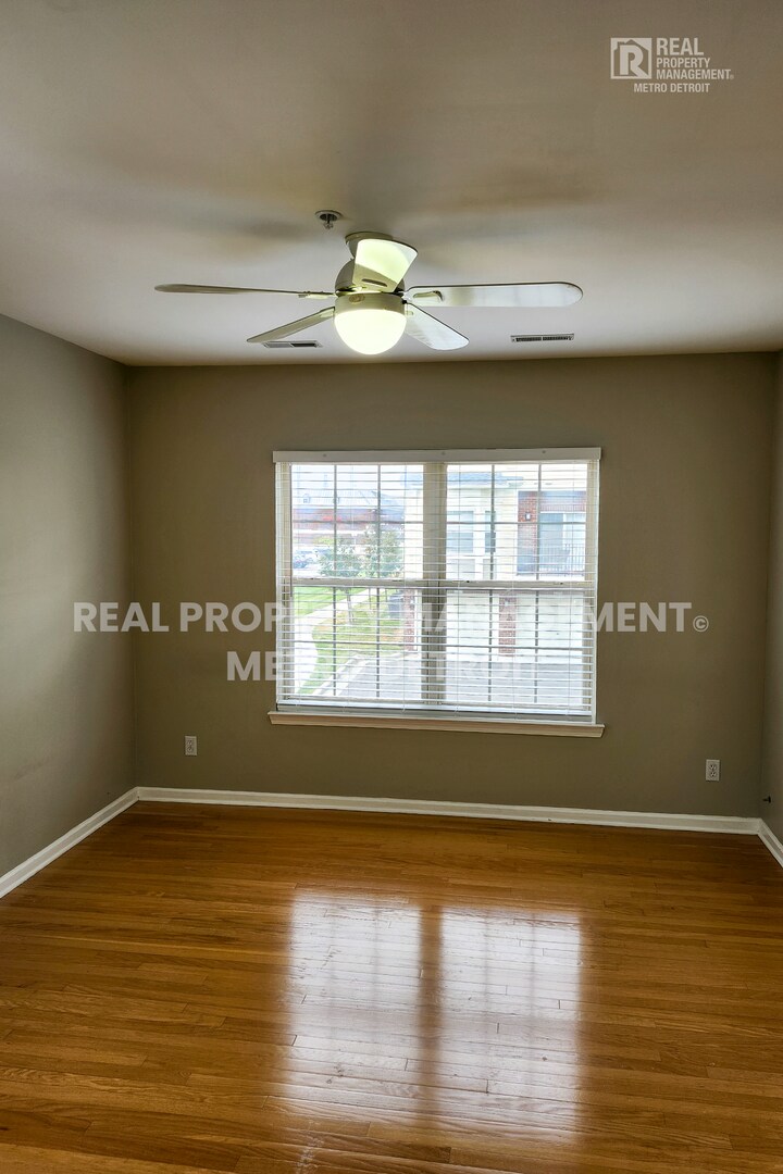 Building Photo - 1386 Raliegh Pl