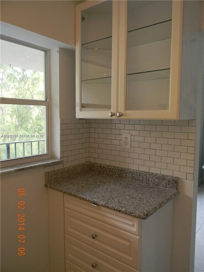 Building Photo - 16508 NE 26th Ave