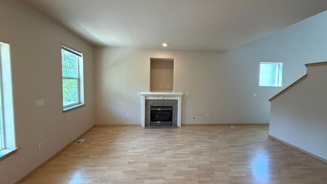 Building Photo - Beautifully Updated 3 Bedroom + Loft Home with New A/C