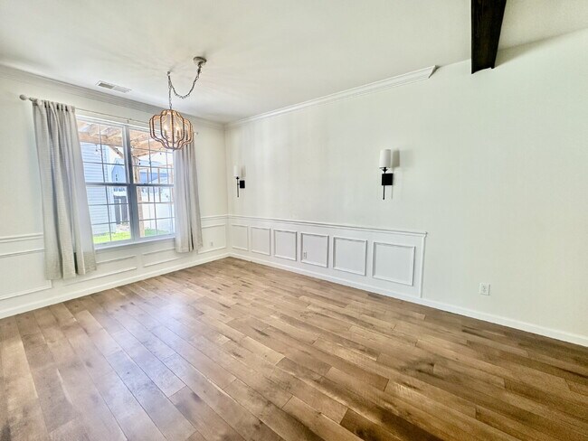 Building Photo - Beautifully Updated Three Bedroom Home in ...