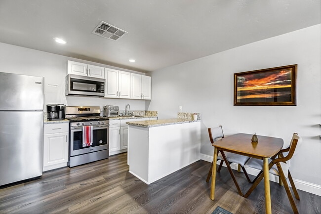 Building Photo - 4134 N Maroa Ave