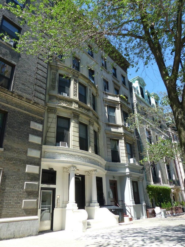 Building Photo - 69 W 106th St