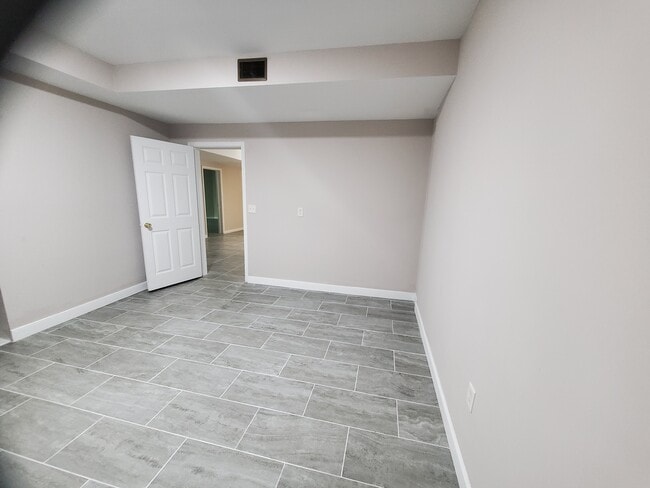 Building Photo - 455 Emerald Lake Dr