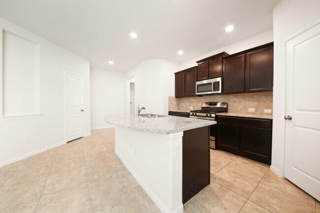 Building Photo - 14002 Madrigal Ln