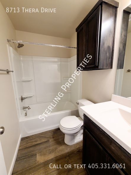 Building Photo - 8713 Thera Dr