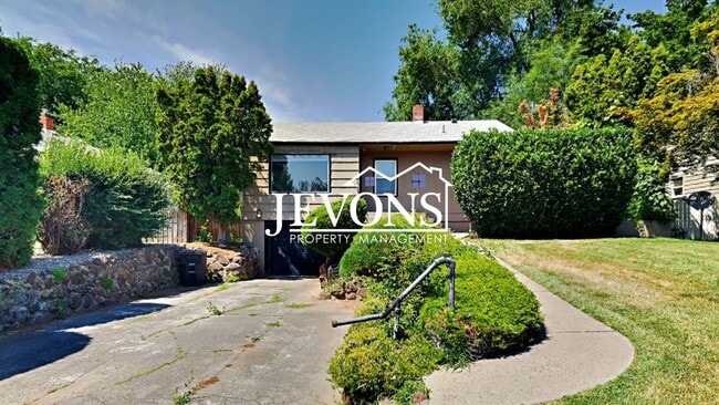 Primary Photo - Charming 3-bedroom home with large fenced ...