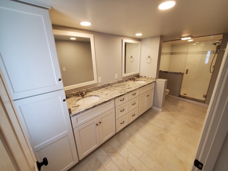 Building Photo - 13813 Village Mill Dr