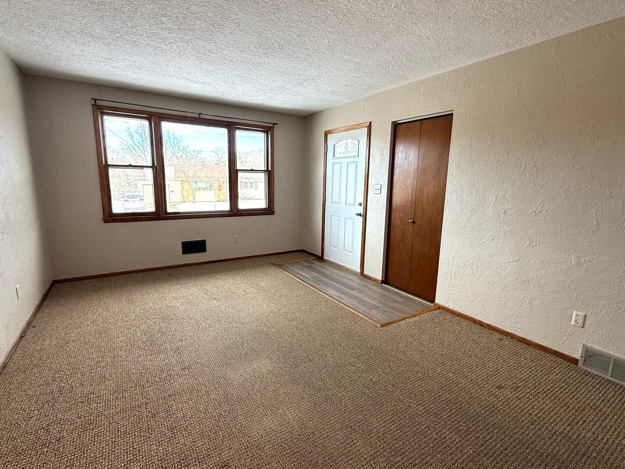 Building Photo - 1814 Spruce Dr