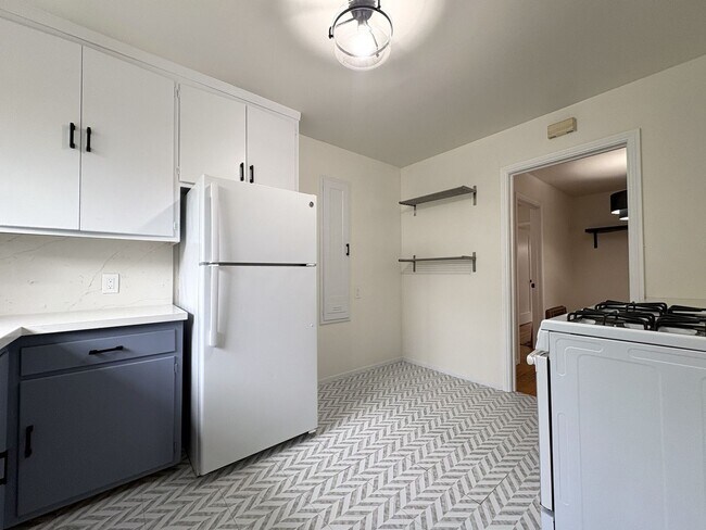 Building Photo - Charming 3-Bedroom Home on Embarcadero Road