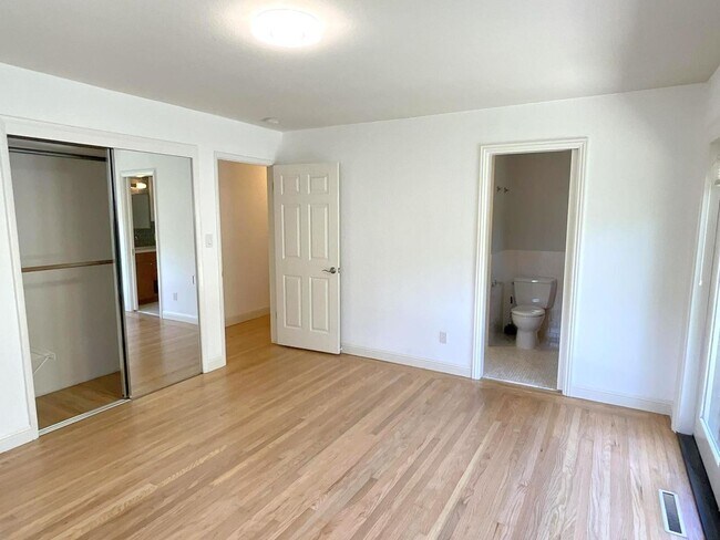 Building Photo - TOP LOCATION & TOP SCHOOLS ! Remodeled SAR...