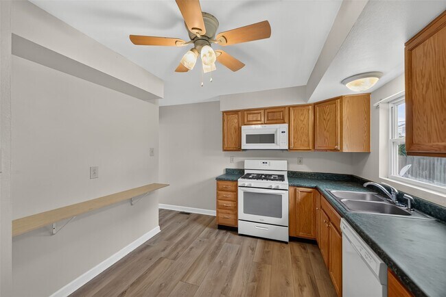 Building Photo - 45 Barton Pl