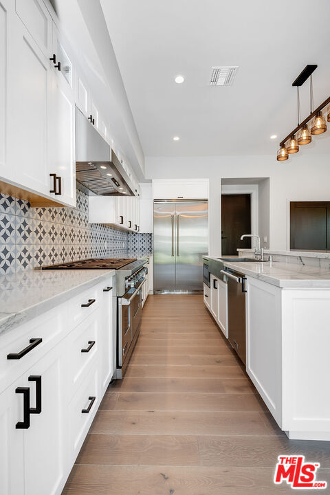 Building Photo - 4963 N Clybourn Ave