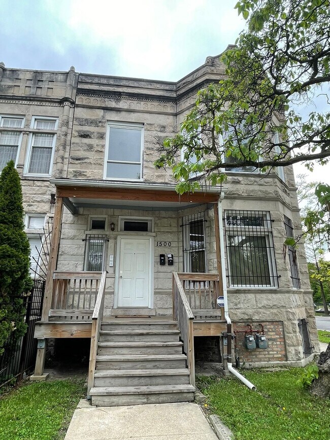 Building Photo - 1500 S Trumbull Ave