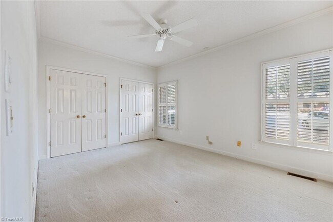 Building Photo - 1822 Oakcrest Ct