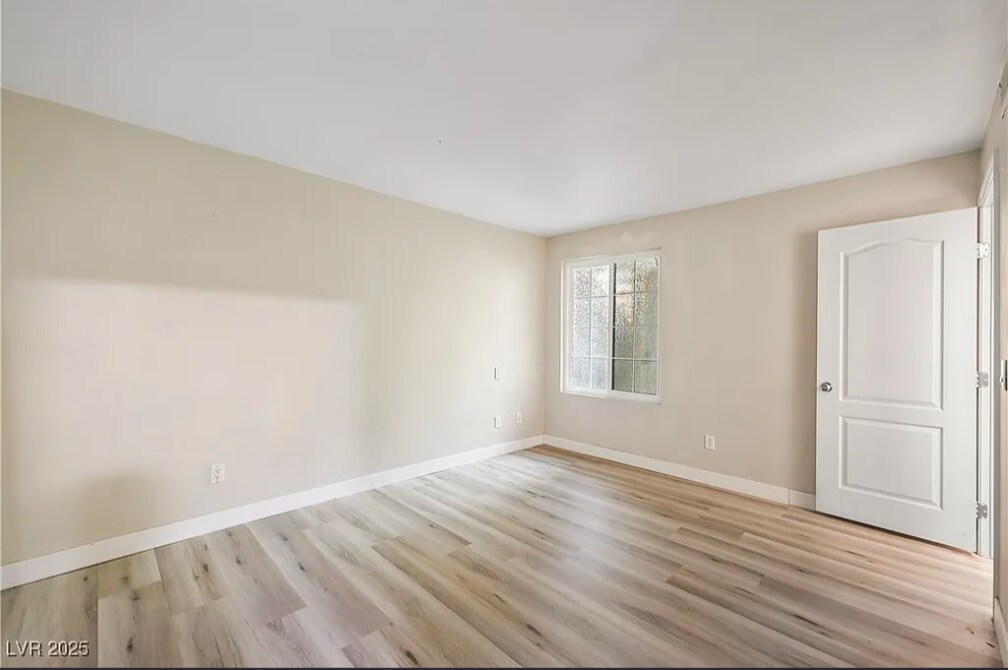 Primary bedroom - 3145 E Flamingo Rd