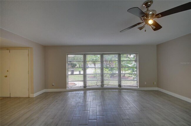 Building Photo - 904 Wellington Dr