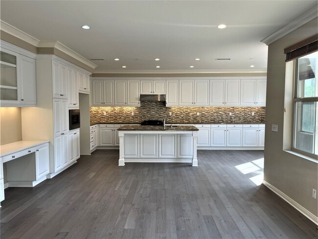 Building Photo - Gorgeous 3 bedroom home In the heart of Ir...