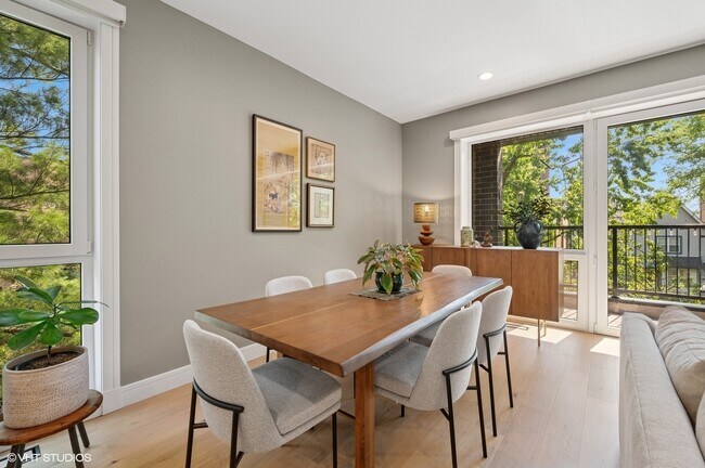 Building Photo - 4932 N Kenmore Ave