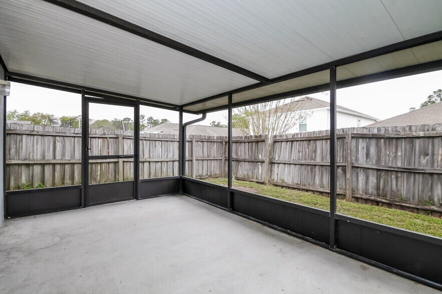 Building Photo - 30319 Birdhouse Dr