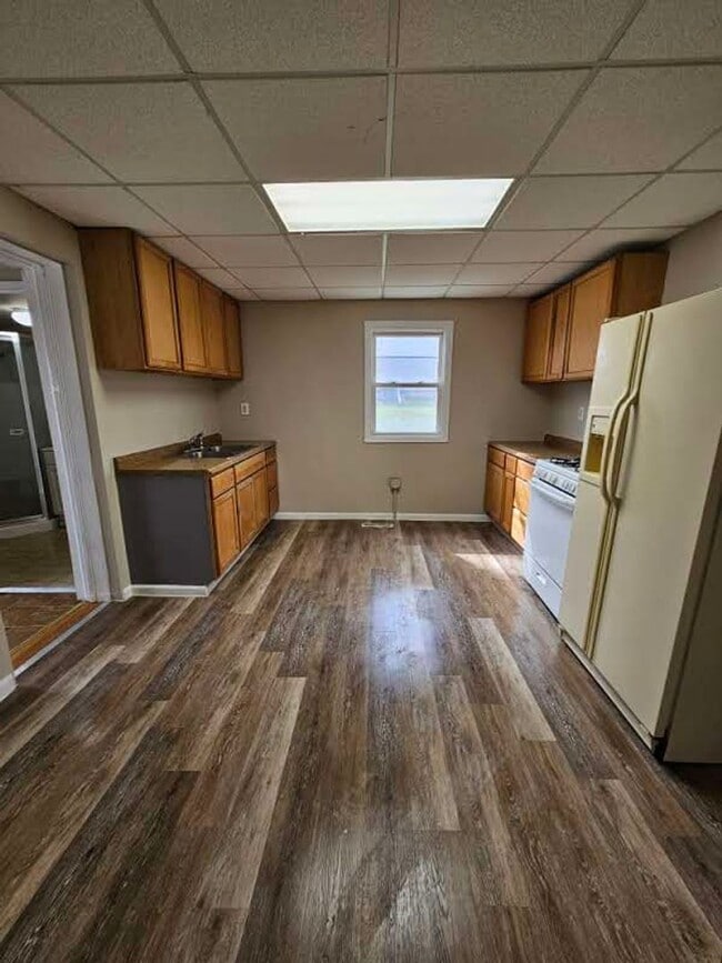 Building Photo - Charming 2 Bedroom 1 Bath Home