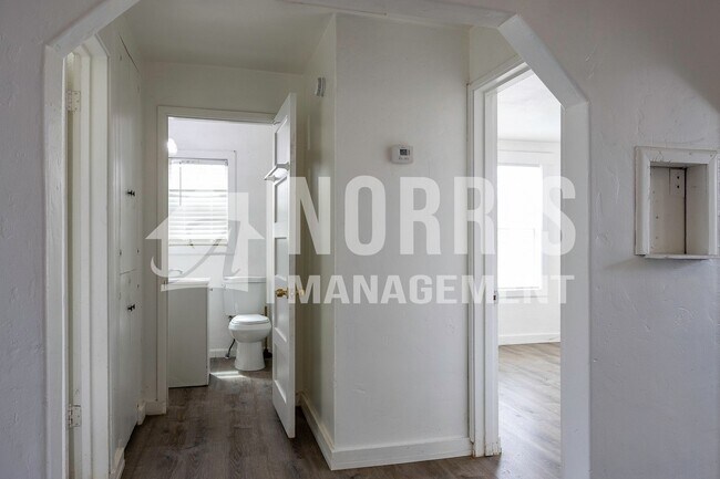 Building Photo - Multi-Unit Space Available NOW!