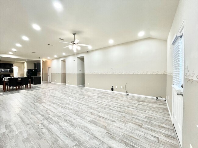 Building Photo - 10803 Marigold Glen Way
