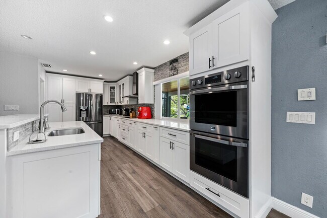 Building Photo - 13948 Ishnala Cir