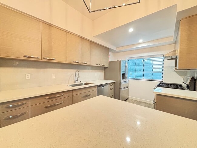 Building Photo - Beautiful 2 Bedroom 2 Bath Condo
