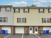 Building Photo - 3 Bed 2 Bath Townhouse in Manchester