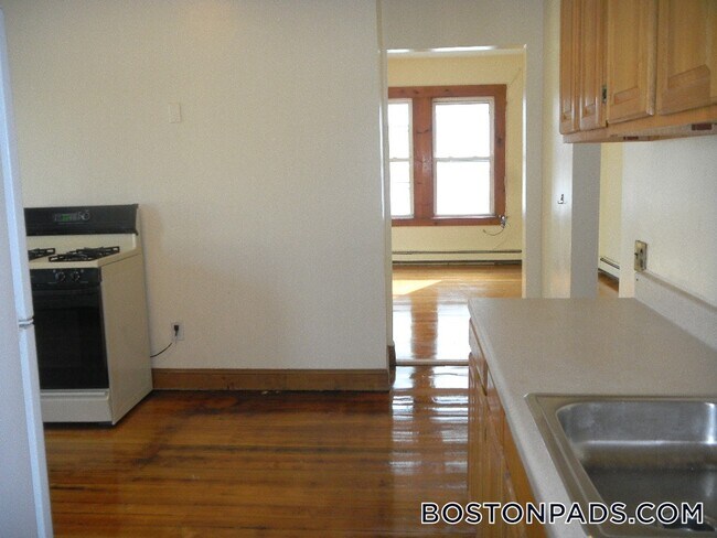 Building Photo - 40 Mozart St