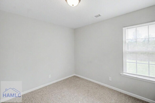 Building Photo - 18 Sunflower Cir NE
