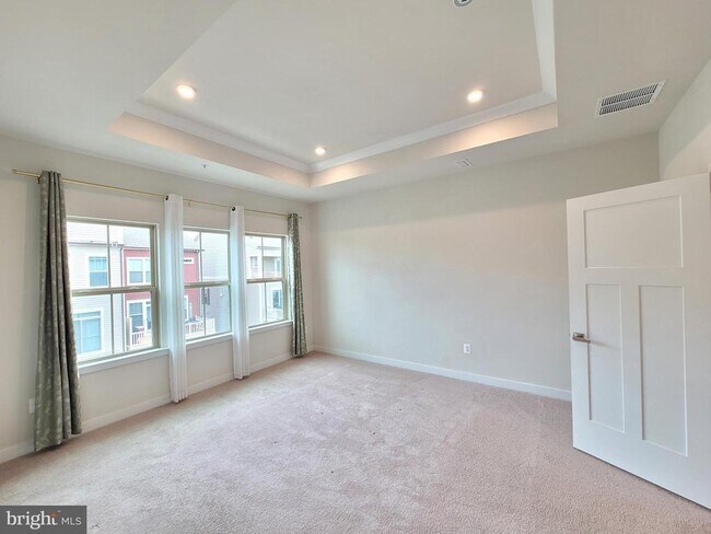 Building Photo - 8663 Shady Pines Dr
