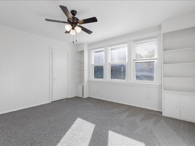 Building Photo - Updated 2 Bed, 1.5 Bath Home in Carrick For Rent – Move-In Ready