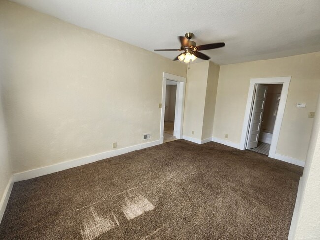 Building Photo - 2 Bedroom Home on the Southside