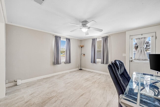 Building Photo - 905 Ruby Pl