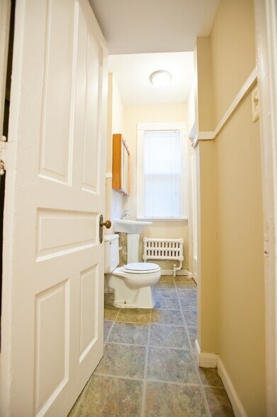 Building Photo - 2216 E Ivanhoe Pl