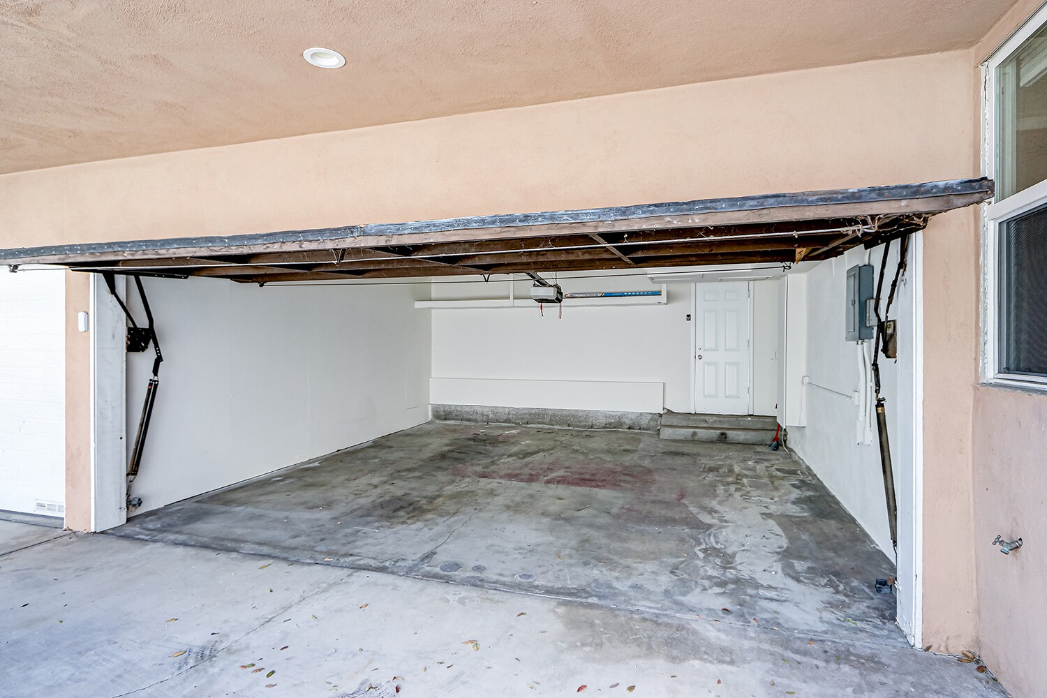 Building Photo - 2312 Grant Ave