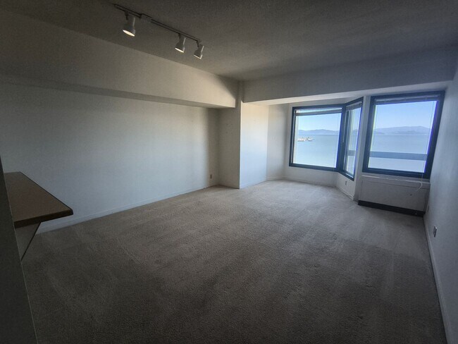 Building Photo - 1BD/1BATH Condo Available in Pacific Park Plaza