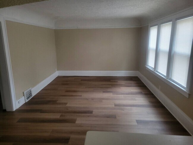 Building Photo - 3035n10tStM